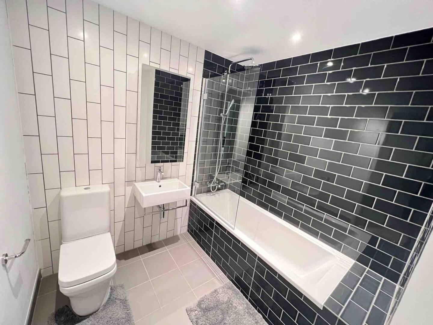 Ds Rentals - Entire 1 Bedroom Apartment ลอนดอน ภายนอก รูปภาพ